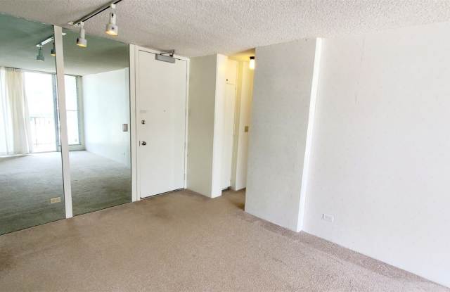 2121 Algaroba Street