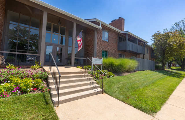 Photo of Waterford Square