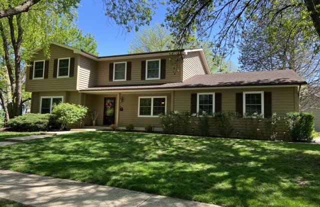 984 Kenilworth Circle - 984 Kenilworth Circle, Naperville, IL 60540