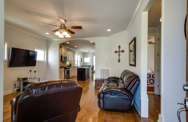 3 Bed, 2.5 Bath with 2 Car Garage; Lots of Community Amenities