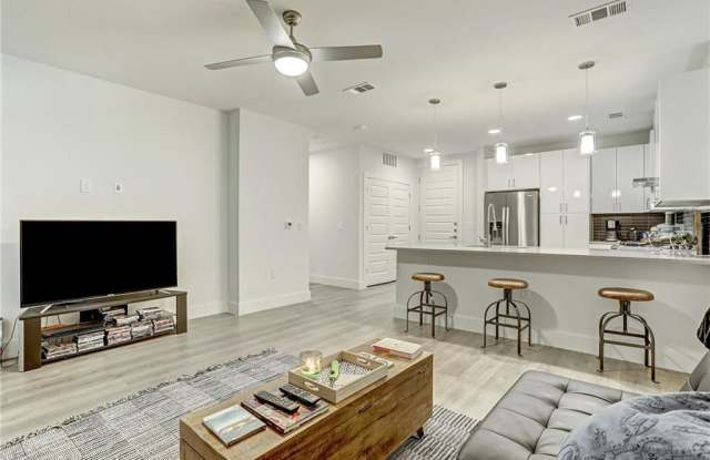 2213 Poquito St Apt 101