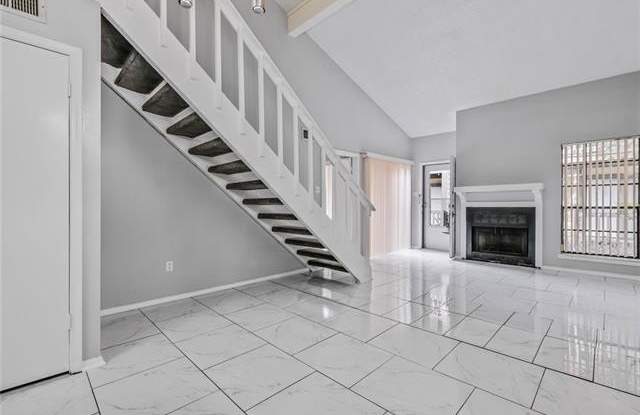 2912 MANHATTAN BLVD Boulevard