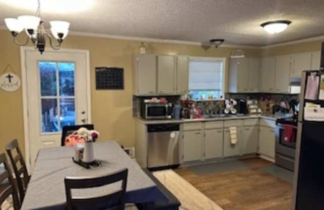 1160 Bouldercrest Circle (new)