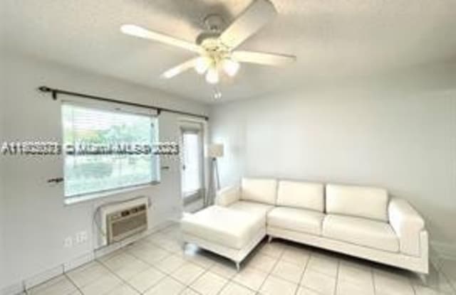 15610 NE 6th Ave - 15610 Northeast 6th Avenue, Golden Glades, FL 33162