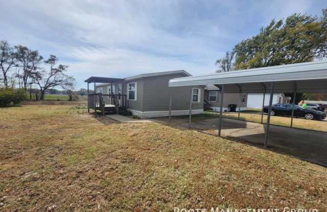 121 Ne Coachlight Dr
