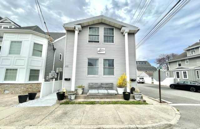 Photo of 840 East Broadway