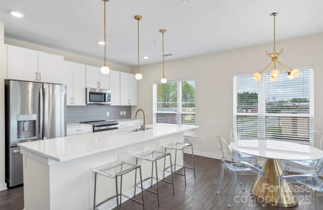 3630 N Davidson Street unit: 3301