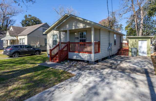 2 bed, 1 bath in great location - move in ready!