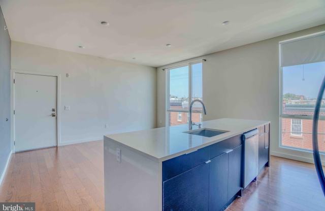 812-24 E THOMPSON STREET