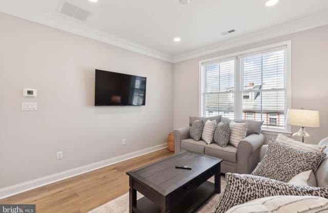 153 MORGAN Street unit: 1