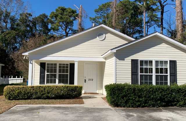1/2 OFF FIRST MONTHS RENT! 3 Bedroom 2 Bath House on Victory Gardens (close to Wrightsville Beach!)