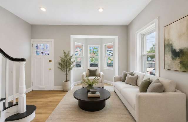 3 bed, 1.5 bath house with large yard