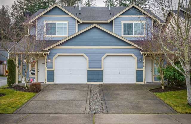 Adorable 3 bedroom-2.5 bath Townhouse