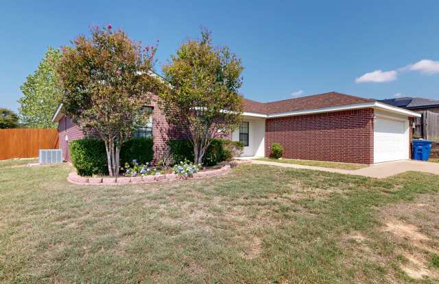 PRICE IMPROVEMENT $1595 + 2 WEEKS FREE RENT!!!