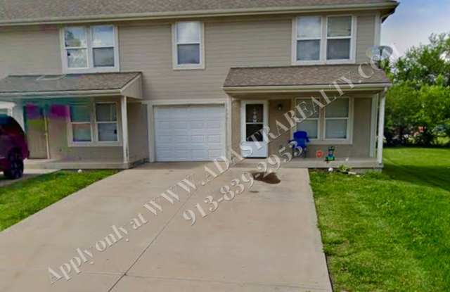Spacious 3 Bed 2 Bath Townhome in Raytown-Coming SOON!!