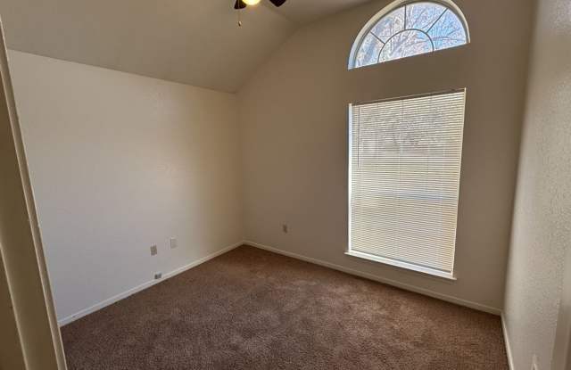 AVAILABLE NOW! 3 Bed 2 Bath