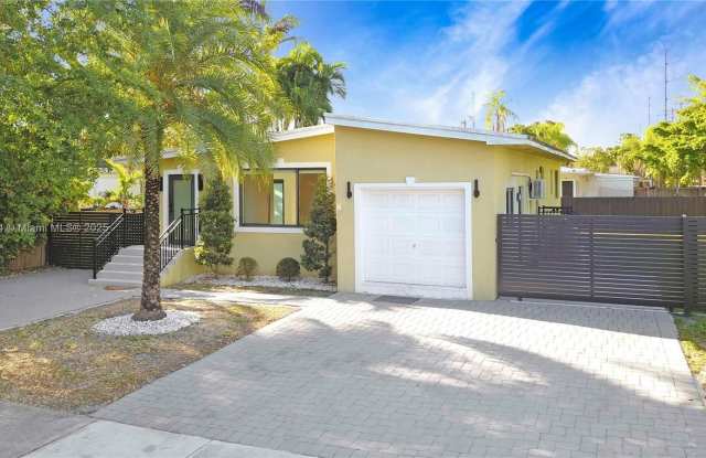 Photo of 6180 SW 16th Ter