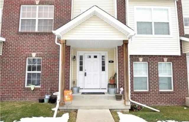 ✨ Stylish 2-Bedroom Townhome in Prime West Des Moines! Move in Special- March Rent Free
