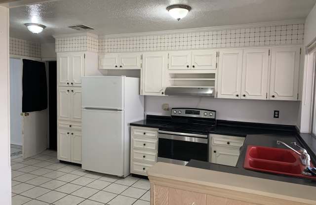 10609 Lakewood Avenue