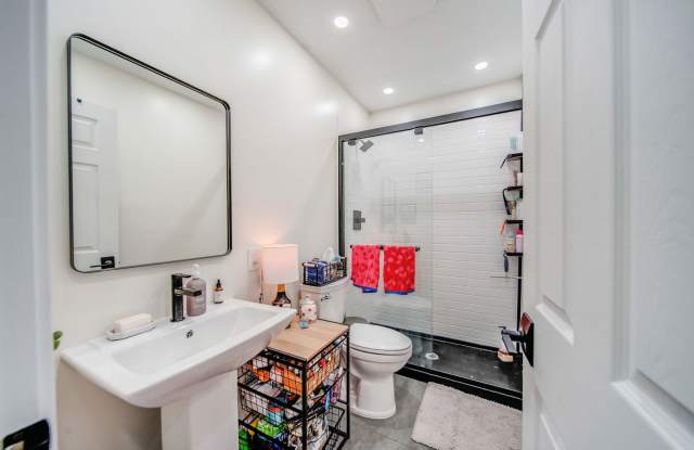 Photo of Ultimate 6-Bedroom House with Amazing Front Porch!