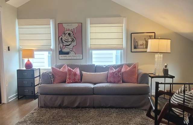 1 Sunset Drive unit: 2