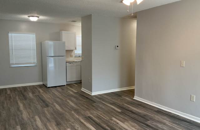 Pesanti 1337-1339 E. Myrtle