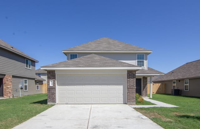 1131 Crossing Drive - 1131 Clark Boulevard, Laredo, TX 78040