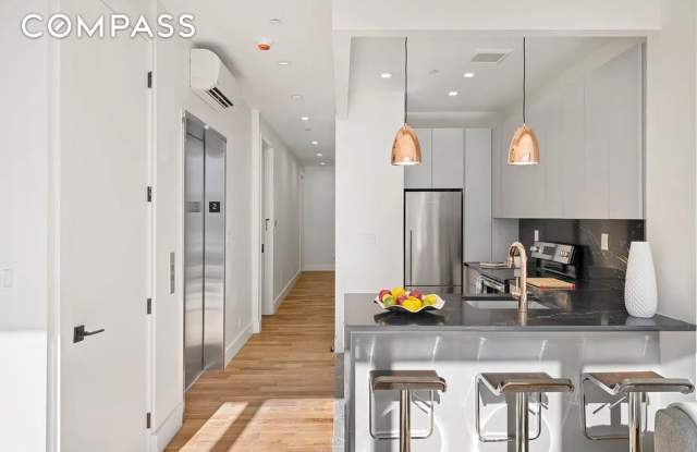 Photo of 371 Lincoln Road