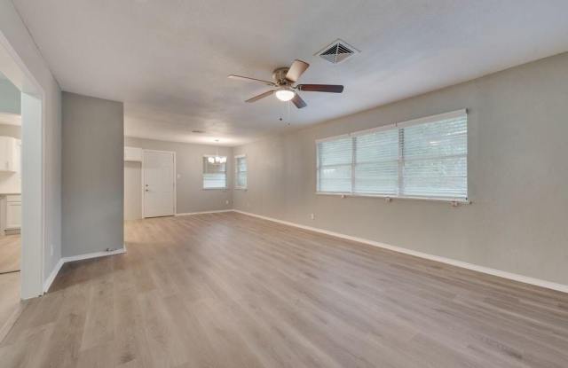 805 N Douglas Avenue