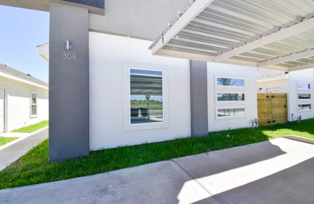 Photo of 308 West Campeche Avenue - 4