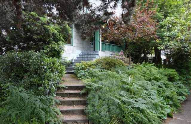 2102 N 44th St - 2102 North 44th Street, Seattle, WA 98103