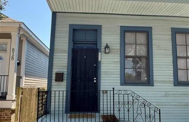 816 N DORGENOIS Street