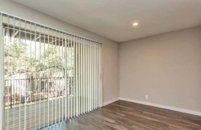 950 Bitters Rd E, #1212