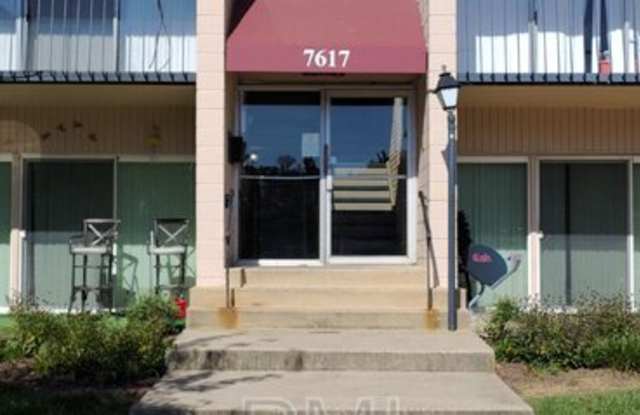 Photo of 7617 Fontainebleau Dr