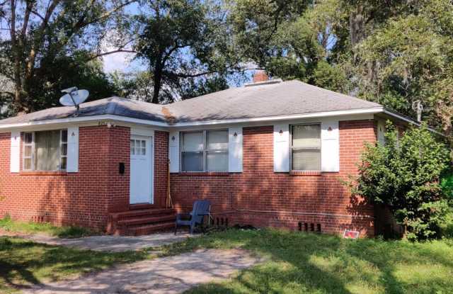 Photo of 8253 Lexington Drive