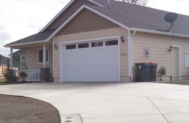 SINGLE LEVEL HOME IN CP/ ON QUIET CULDESAC