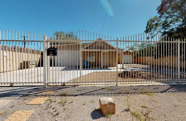 HOME BUSINESS OPPORTUNITY 2 bedroom 1 Bath