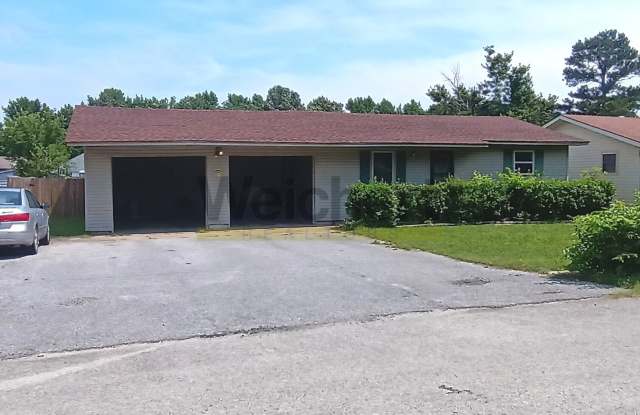 Charming 3BR/2BA Home in a Peaceful Neighborhood w/ Fenced Backyard