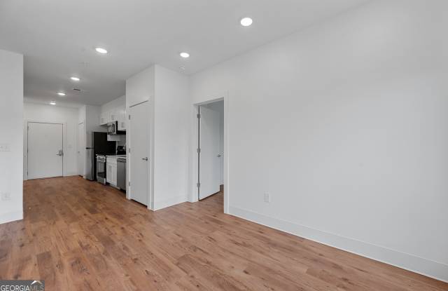 456 Flat Shoals AVE SE 406