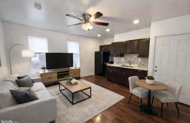 2106 E CHELTEN Avenue unit: 3