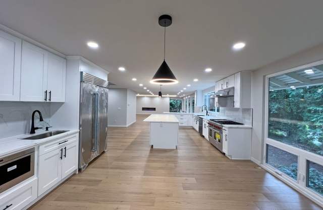 Freshly Remodeled 5BR Home in Prime Bellevue Enatai