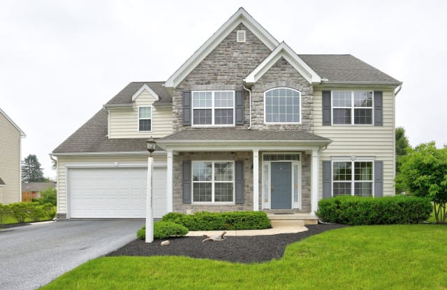 61 SILVER BIRCH DRIVE - 61 Silver Birch Drive, Lancaster County, PA 17602