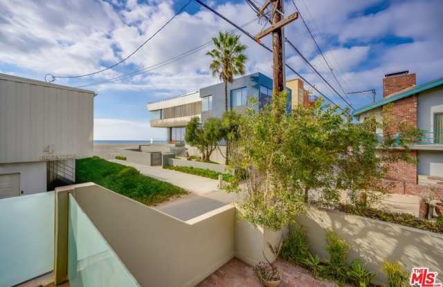 14 Privateer St unit: 1