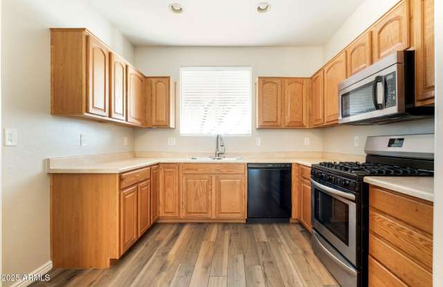 17350 W ADAMS Street