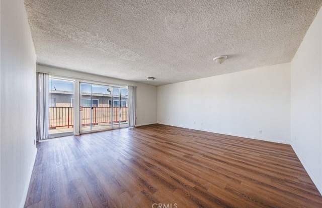 810 E Grand Ave