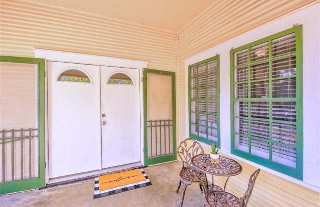 West Campus Cottage!