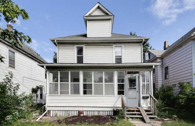 Photo of Only $2,500!! Huge 6 Bedroom SFH in Como Area- Close to bus stop! Tons of off street parking!