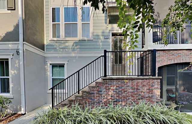 199 Queen Palm Ct