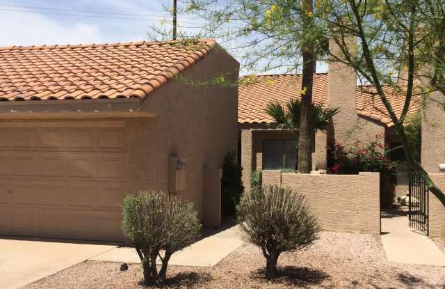 Photo of 304 E BLUEBELL Lane