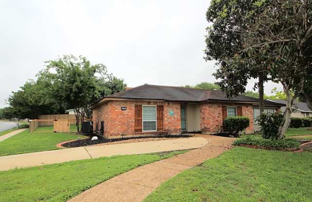 Photo of 3 BD 2 BA AVAILABLE JUNE!! NEAR LOOKOUT RD